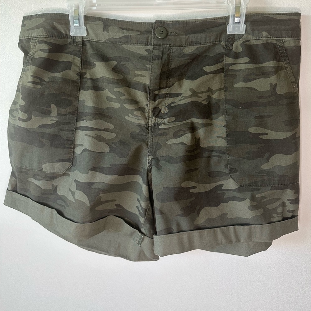Social Standard by Sanctuary Camo Green Women's XXL Shorts - Picture 2 of 8
